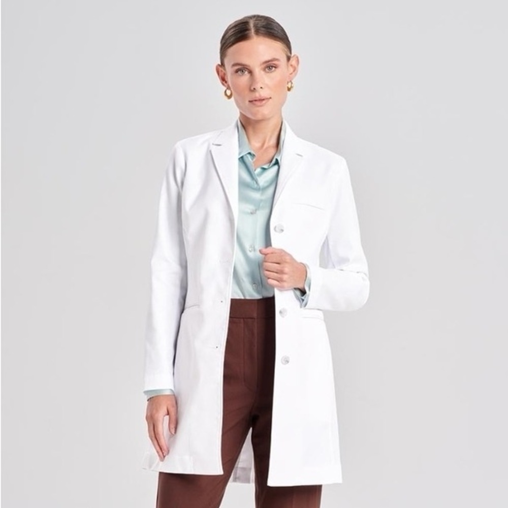 Medelita Women's Rebecca Slim Fit 33 1/4" Lab Coat size 6. Excellent condition!
